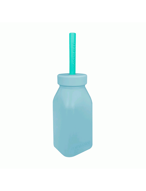 Botella-Pajita-Minikoioi-Baby-Blue-Silicona-BLW-independencia-habilidades-motoras-finas-Agua-Bebe-accesorios-Puericultura-Tienda-Online-zaragoz